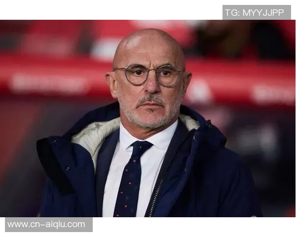 最帅足球教练的魅力与风采揭示了足球世界的另一种吸引力